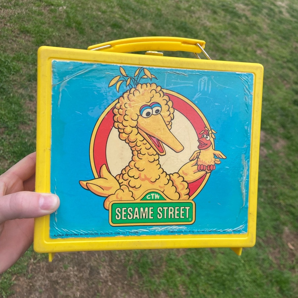 Vintage 1985 Sesame Street Big Bird Aladdin Yellow Lunch Box